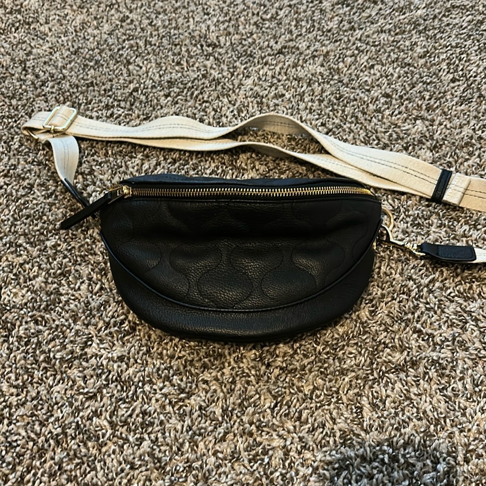 Universal Thread Black Crossbody Bag